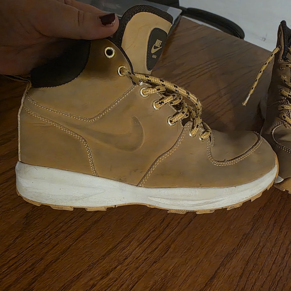 Nike Men's Tan High-Top Shoes